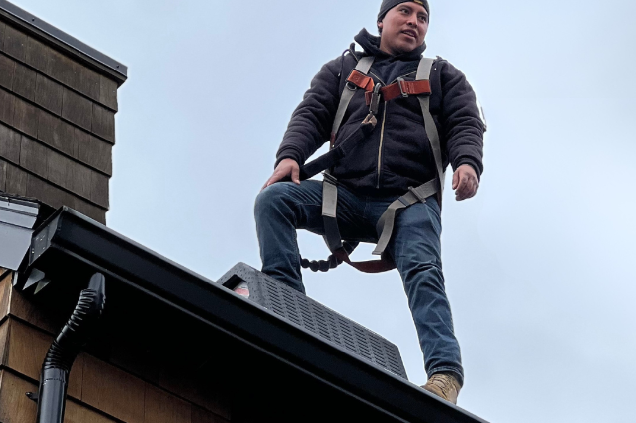 Proper Safety Practices When Installing Exterior Lighting and Décor